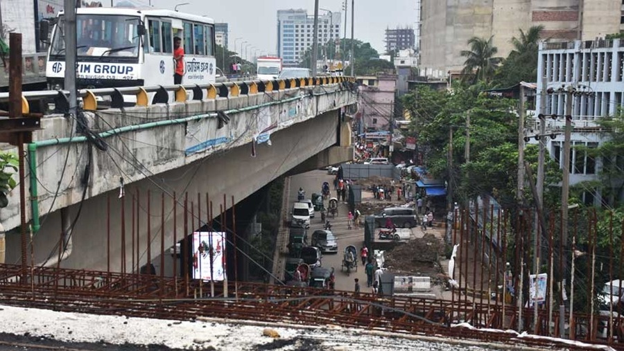 র‌্যাম্প নির্মাণকাজে নগরবাসীর ক্ষোভ