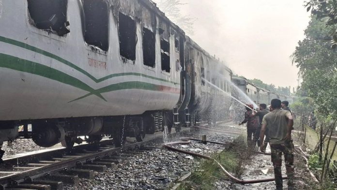 train fire ctg চট্টলা এক্সপ্রেস