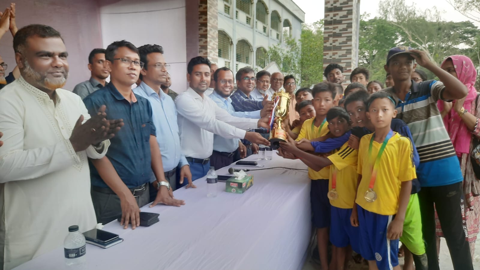 বোয়ালখালীতে প্রাথমিক বিদ্যালয় ফুটবল টুর্নামেন্টের ফাইনাল খেলা সম্পন্ন